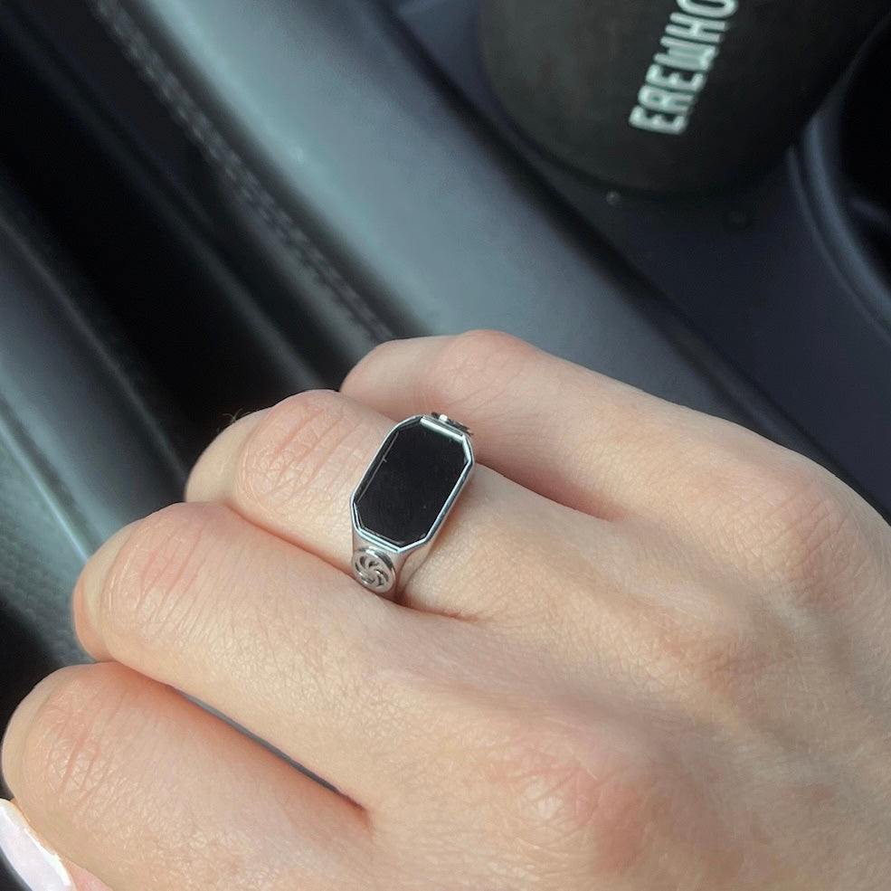 Black Stone Streamlined Design Superior Quality Ring For Men RJ-SR-030 –  Rudraksh Art Jewellery