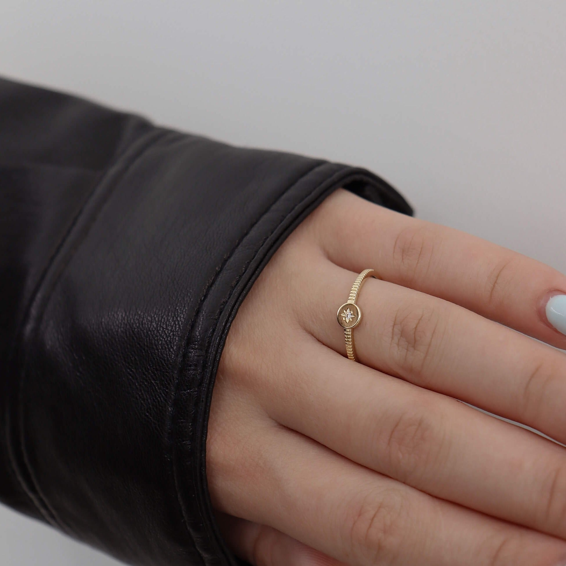 14K Star-Set Ribbed Ring Rings IceLink-CAL